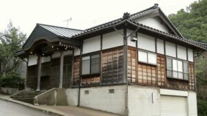 遺品整理をする一軒家